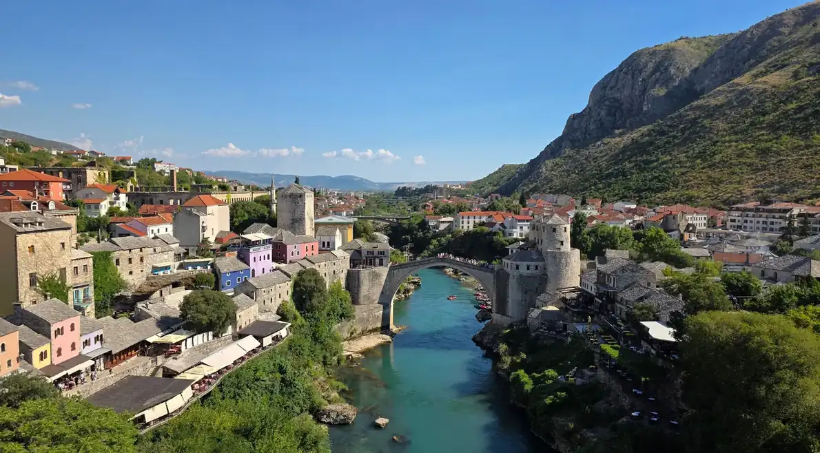 Best eSIM for Bosnia and Herzegovina: the Stari Most bridge in Mostar over the Neretva River