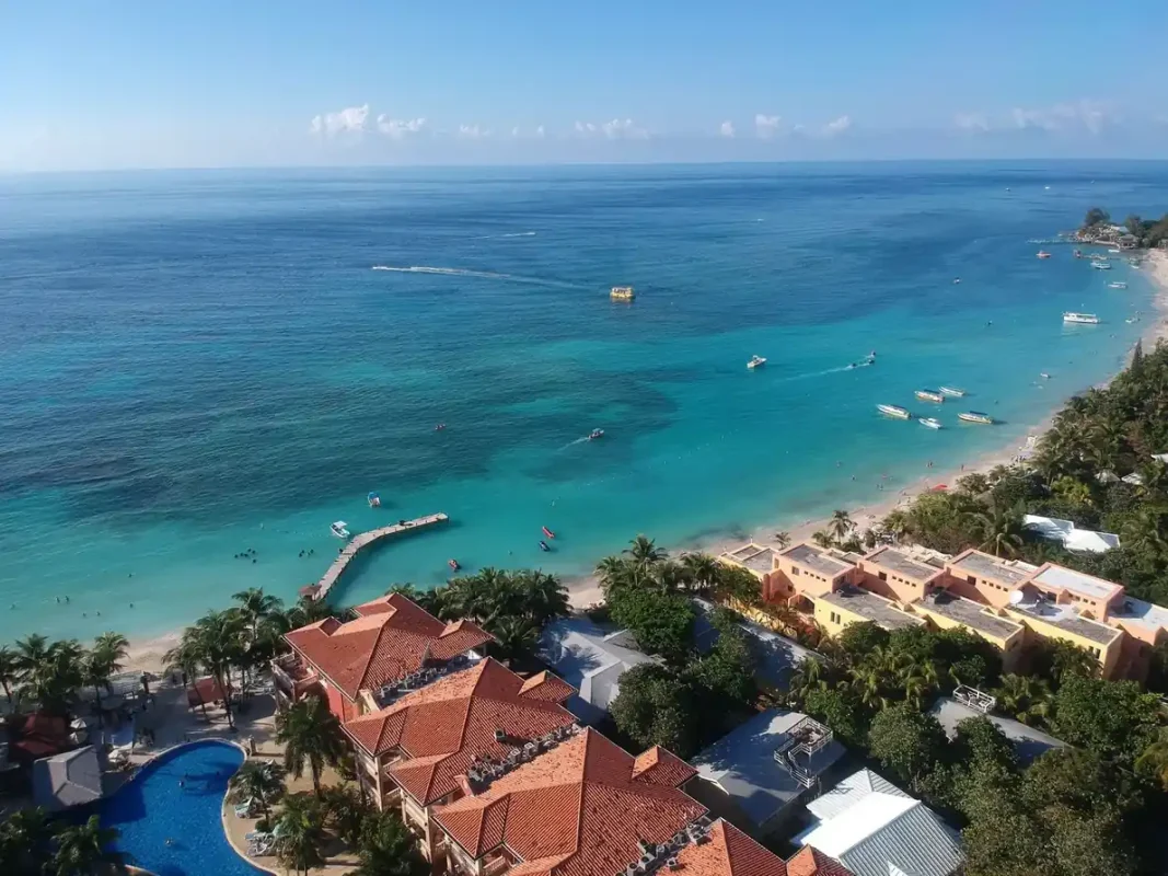 Best eSIM for Honduras: aerial view of West Bay Beach, Roatan, in the Bay Islands