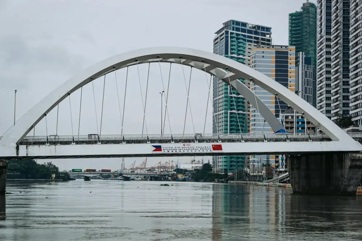 Best eSIM for the Philippines: Manila skyline and bridge over Pasig River