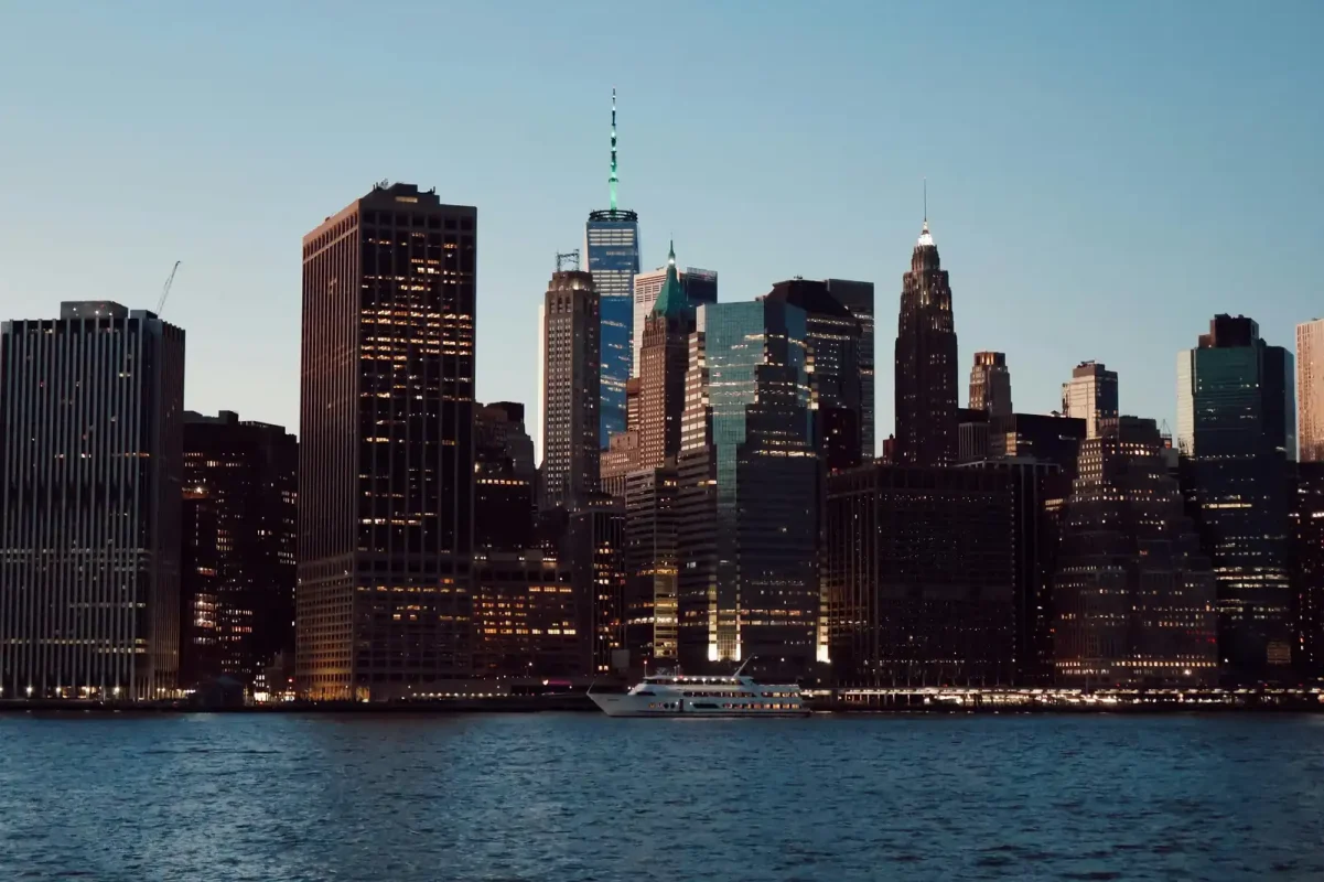 Best eSIM for USA: New York City skyline at sunset